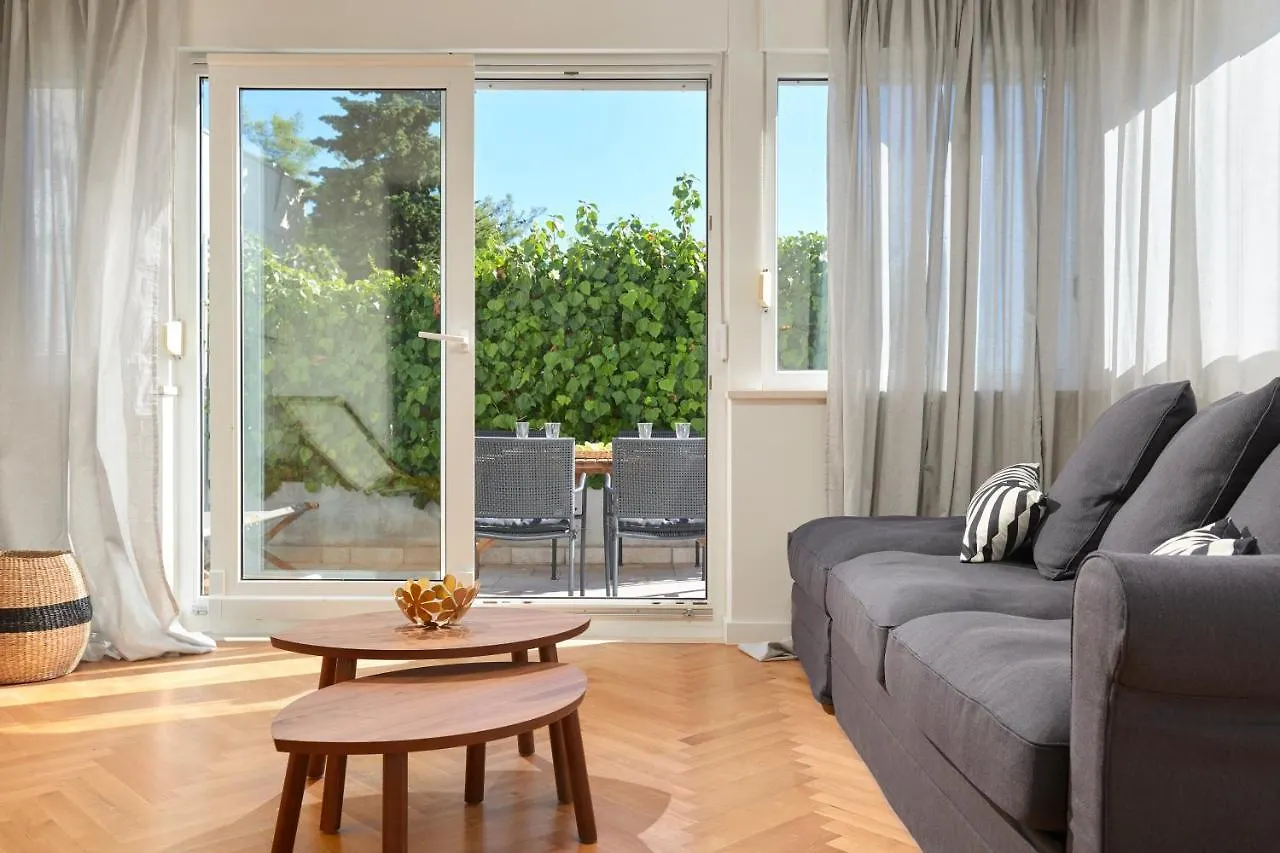 Apartment By Hotel Cvita Split